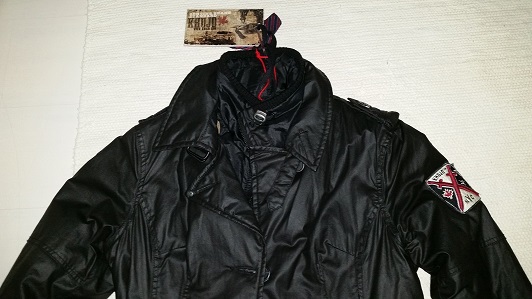 2Jacke oben zu.jpg